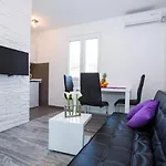 Roza - One-bedroom With Balcony * Mokošica